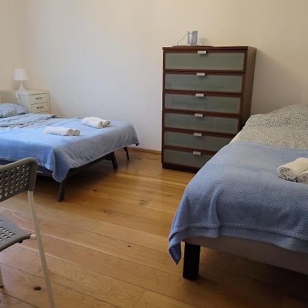 Apartamento 4 Pory Roku Łomianki Exterior foto