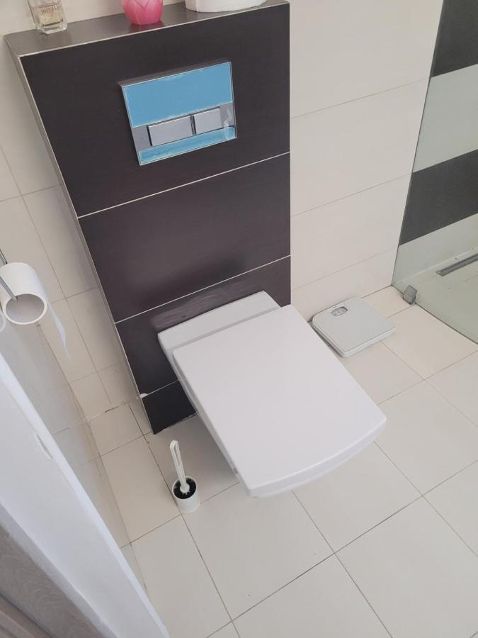 Apartamento 4 Pory Roku Łomianki Exterior foto