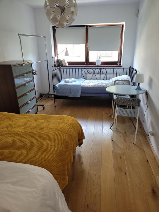 Apartamento 4 Pory Roku Łomianki Exterior foto