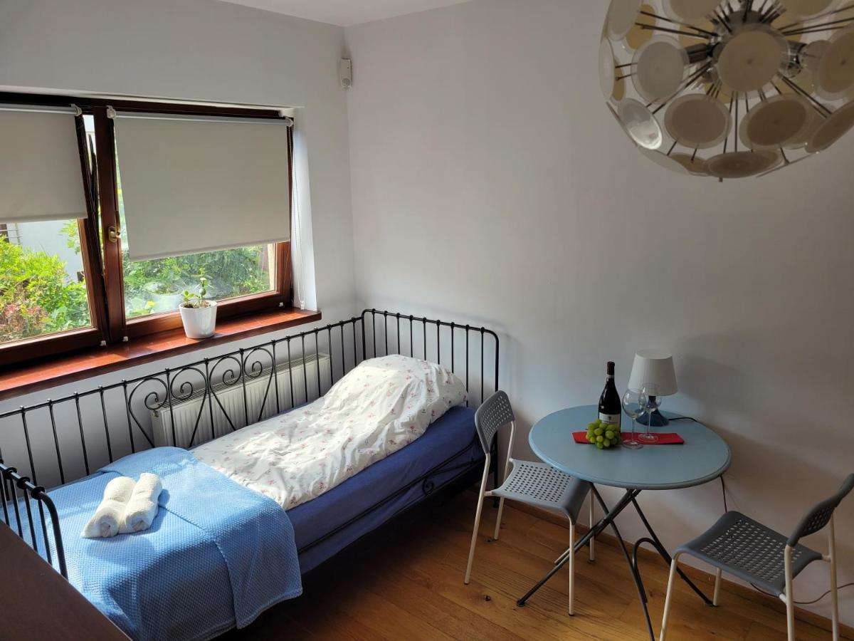 Apartamento 4 Pory Roku Łomianki Exterior foto