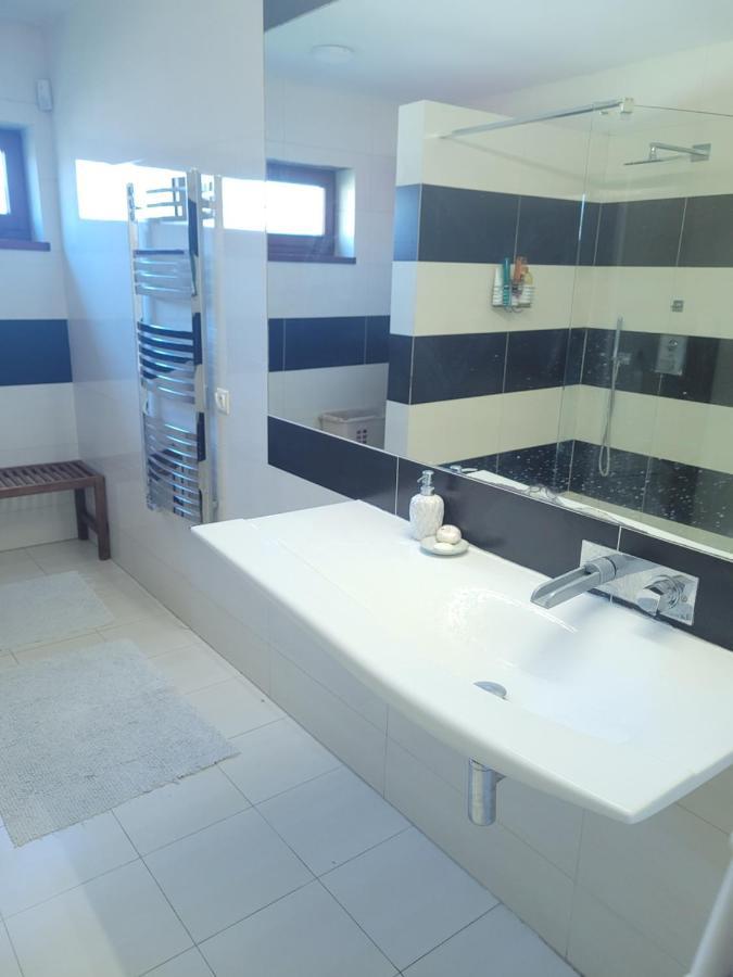 Apartamento 4 Pory Roku Łomianki Exterior foto