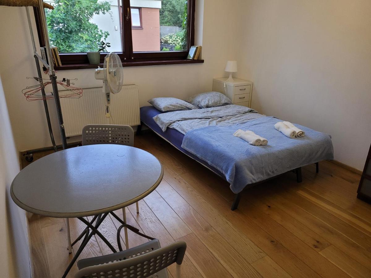 Apartamento 4 Pory Roku Łomianki Exterior foto